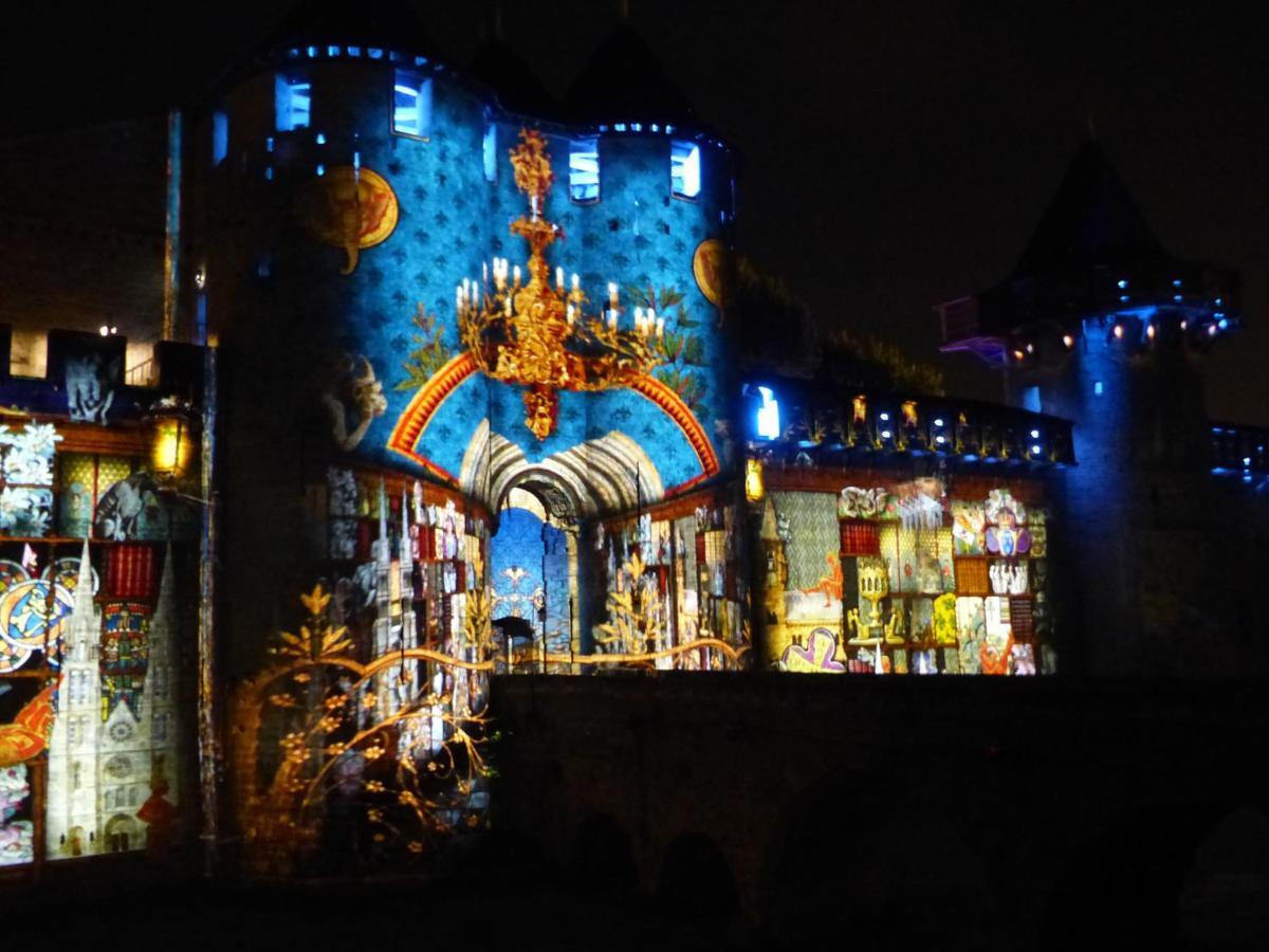 Maison Des Remparts Nichee Sous La Cite Carcassonne Bagian luar foto